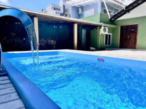 Casa com Piscina Privativa a 5 Minutos da Praia de Bombas – Perfeita para Grandes Grupos
